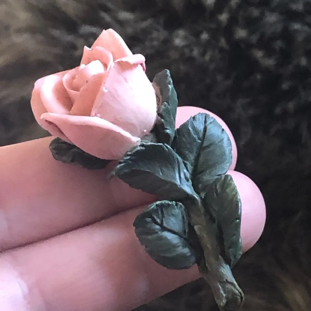 Vintage detailed pink rose brooch pin